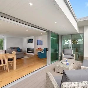 Holiday home Modern, Spacious On Popular Muricata Av - Enjoy Beach, Surf & Sun, Mount Maunganui