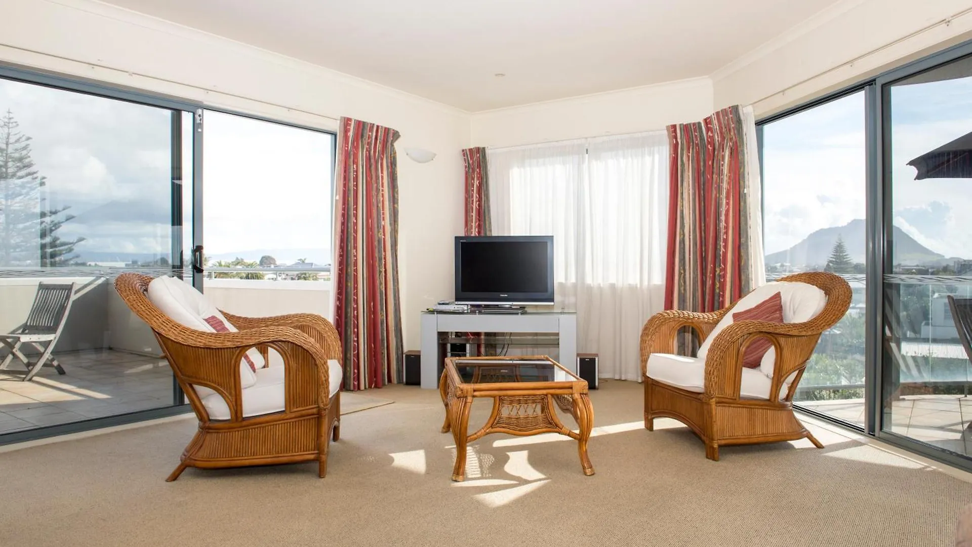 Aparthotel The Reef Beachfront Apartments Mount Maunganui