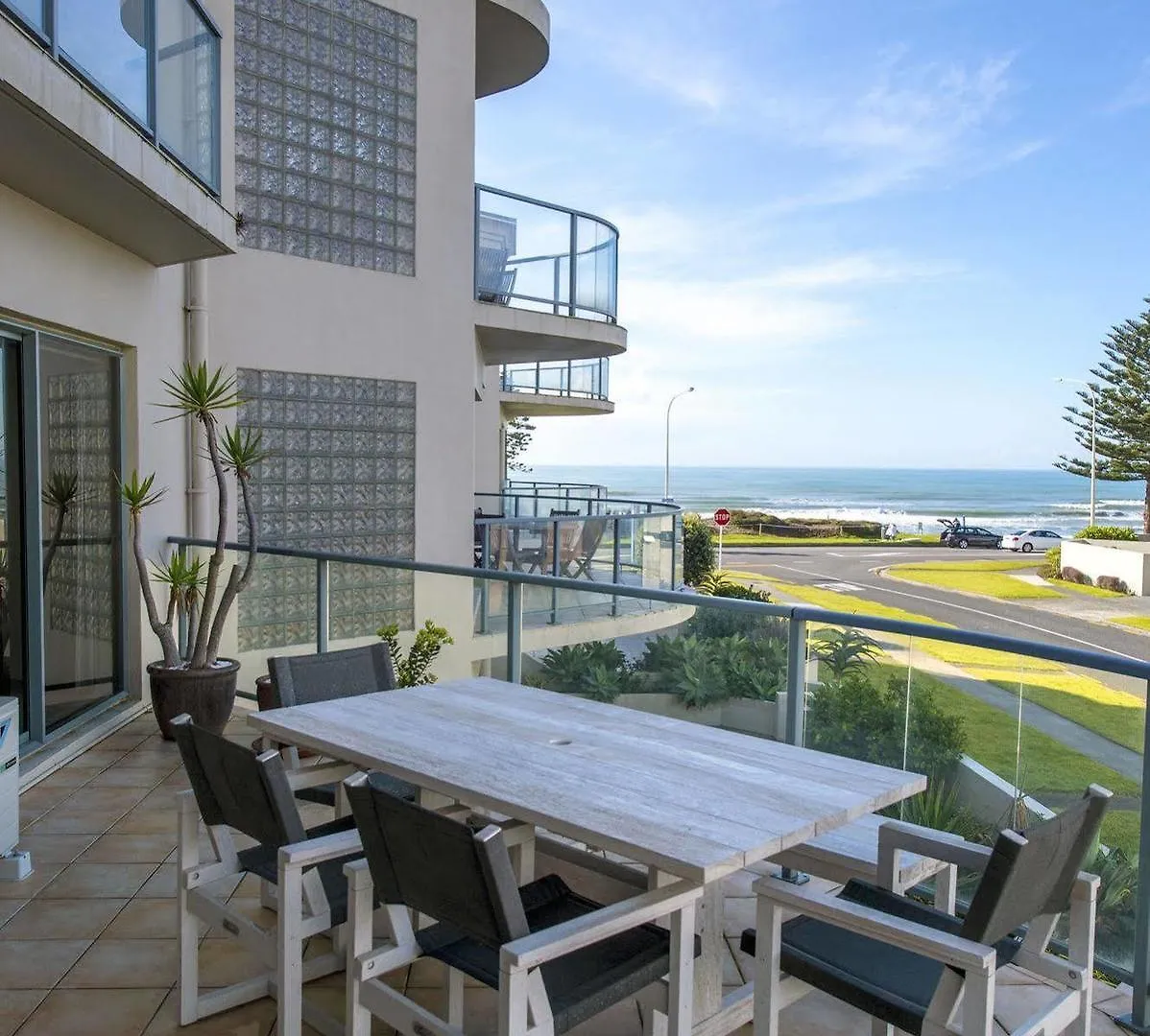 The Reef Beachfront Apartments Mount Maunganui 5*,